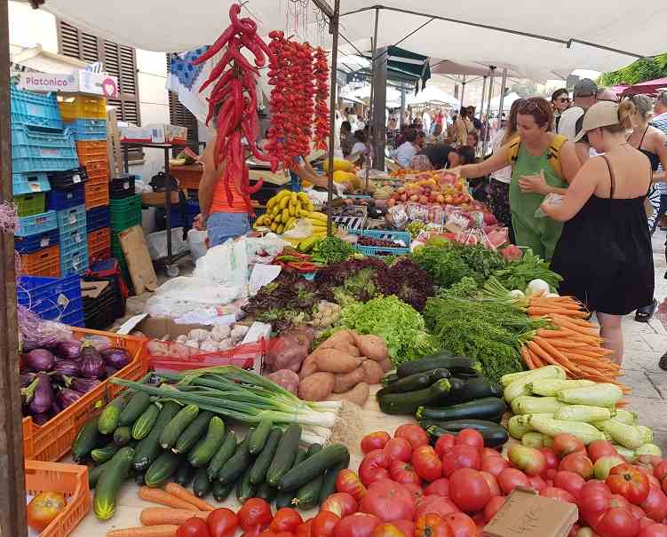 obst-und-gemuese-wochenmarkt