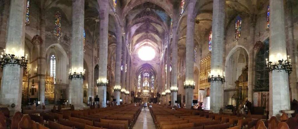 mallorca-bei-schlechtem-wetter-katehdrale